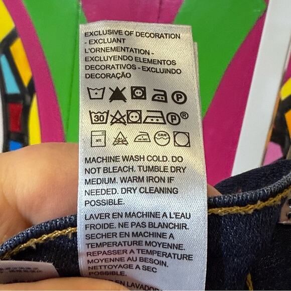 Levi's 724 High Rise Skinny Classic Blue Jeans with Gold Stitching. Size 26. - Picture 7 of 9